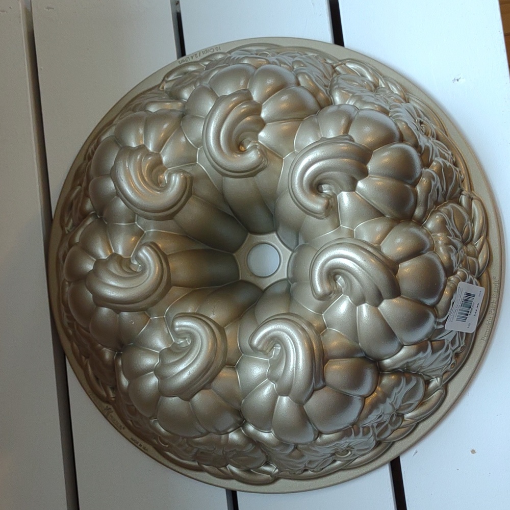 NWT Nordic Ware Pumpkin Patch Bundt Cake Pan from Williams Sonoma